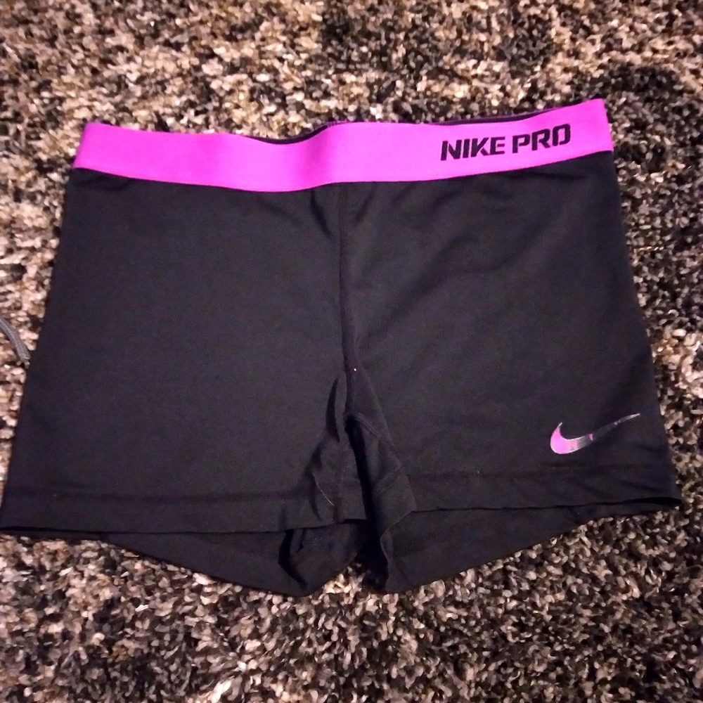 Woman's Nike pro shorts size large